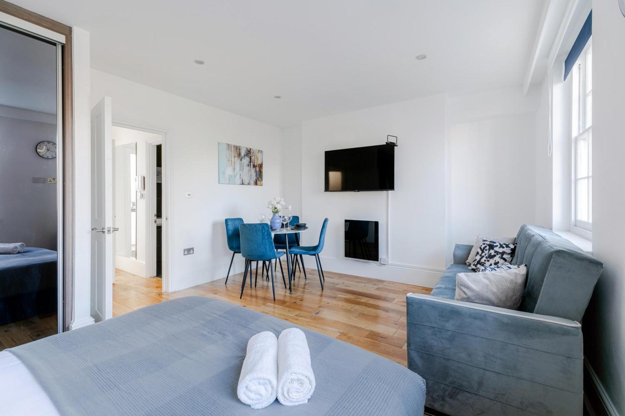 Regents Park View Apartment