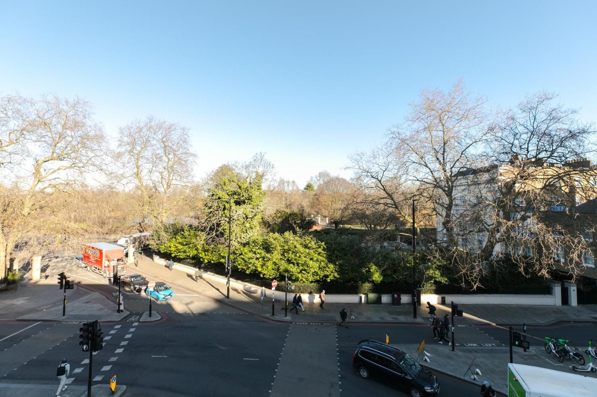 Regents Park View Apartment *