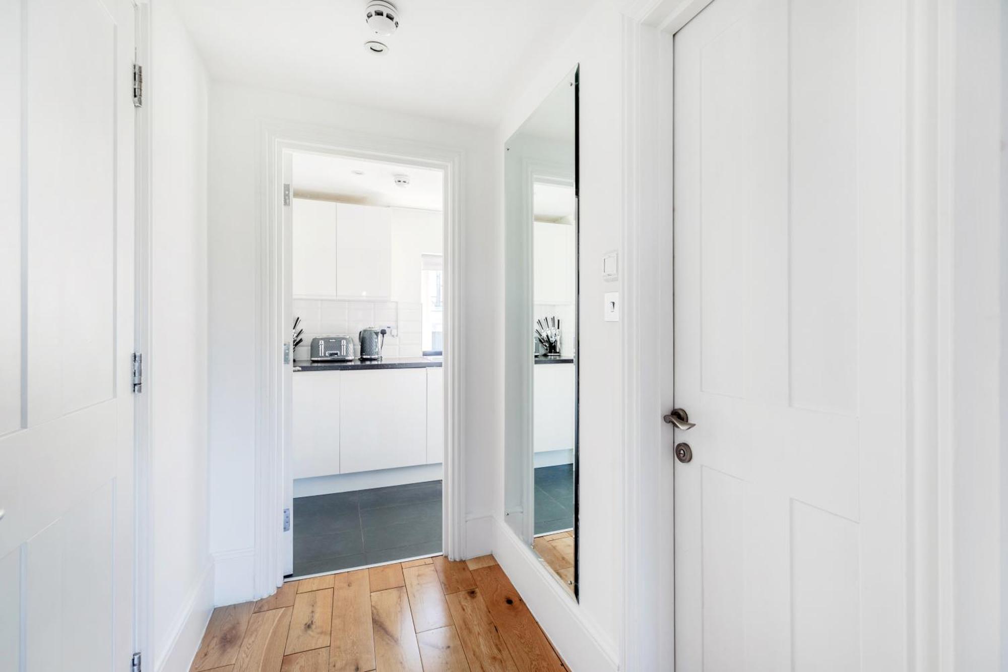 Regents Park View Apartment *