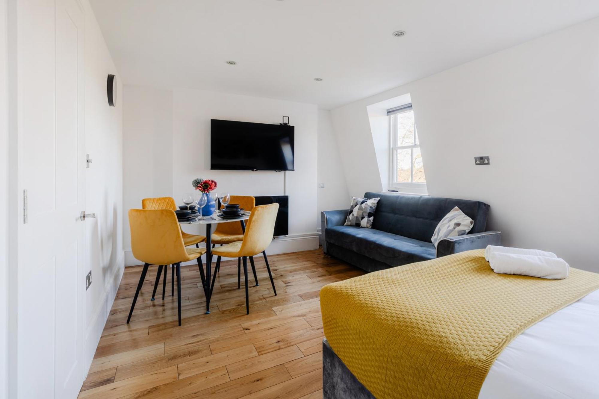 Apartment Regents Park View