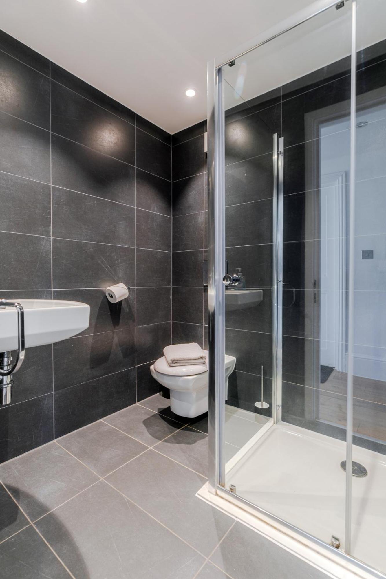 Regents Park View Apartment *