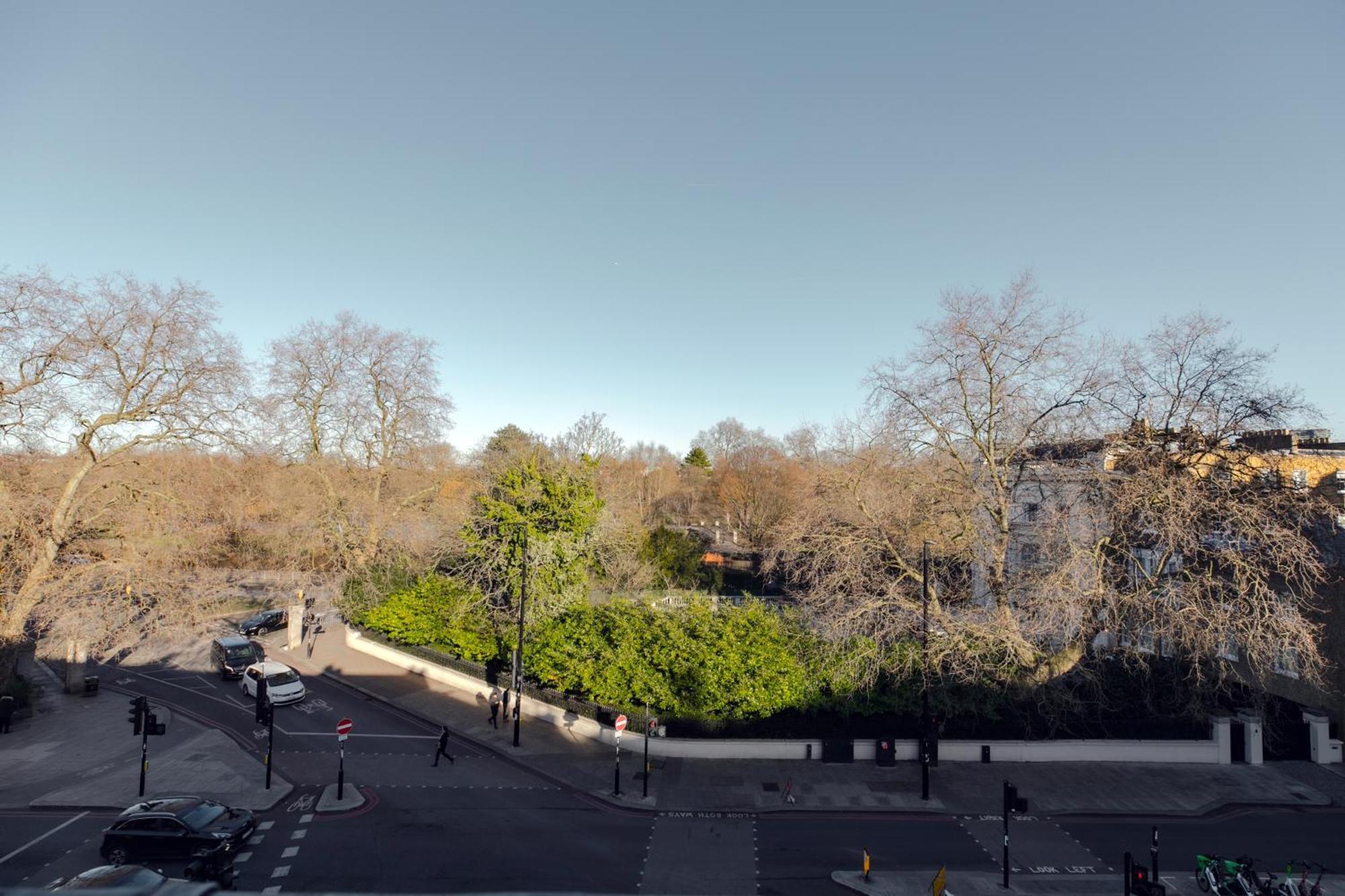 Apartment Regents Park View