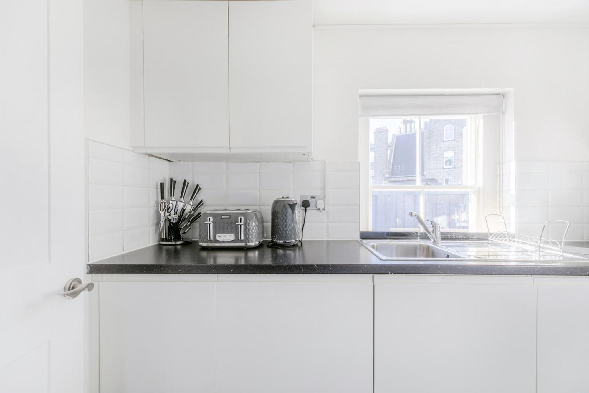 Apartment Regents Park View